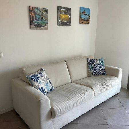 Dolcecasaleogiu Con Parcheggio Coperto Gratuito Apartment Vitinia Exterior photo
