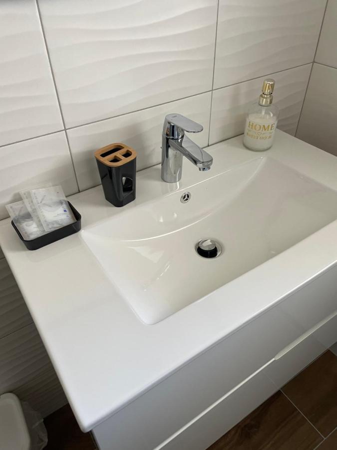 Dolcecasaleogiu Con Parcheggio Coperto Gratuito Apartment Vitinia Exterior photo